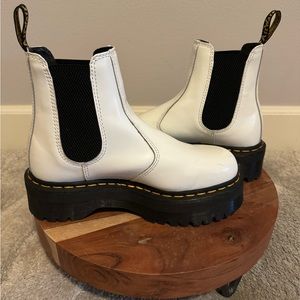 2976 White Smooth Leather Platform Chelsea Boots Dr. Martens